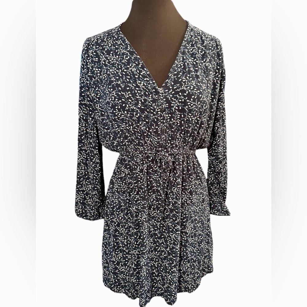 Gap blue and white floral smocked V-neck mini dress size medium